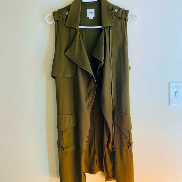 Top cover - Picture 2 of 3